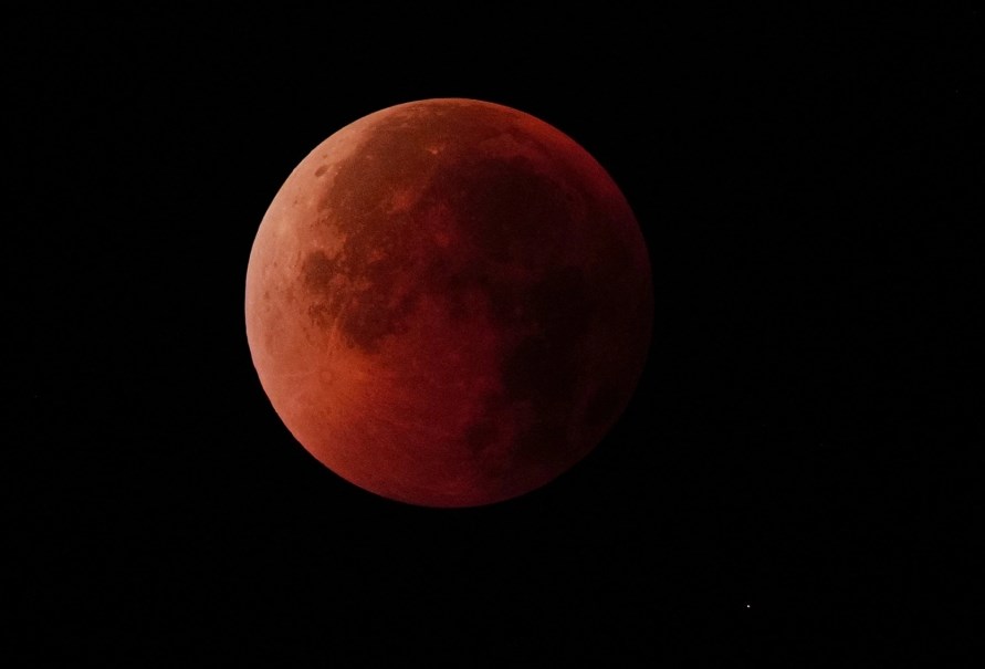 Tối nay Việt Nam đón “trăng máu“ - ảnh 1