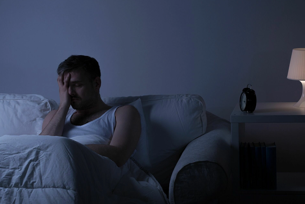 Người đàn ông đêm đến là đánh vợ vì căn bệnh lạ - ảnh 1