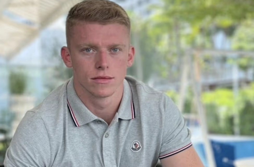 Từ kẻ tù tội trở thành hiệu trưởng, kiếm gần nửa triệu USD mỗi năm - ảnh 1