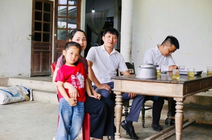 Phép màu 240 triệu dành cho cô bé mồ côi bán rau - ảnh 2