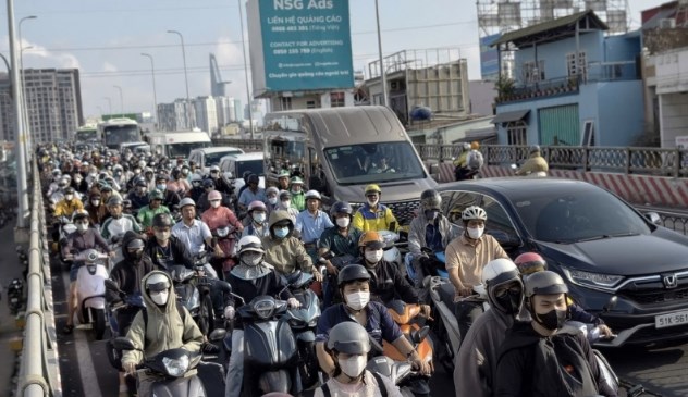 Tấm thép nặng hơn 10 tấn đè cabin, tài xế xe rác tử vong - ảnh 3