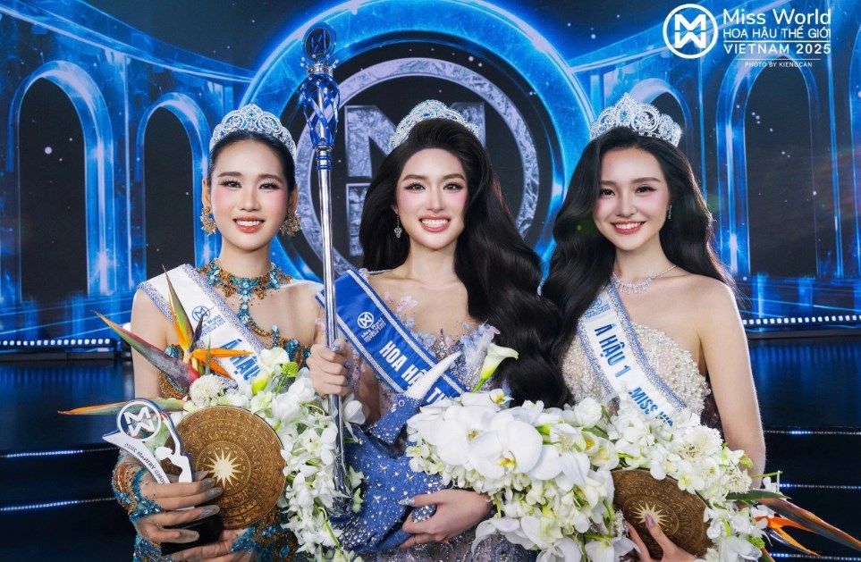 Gương mặt trái xoan và nụ cười má lúm tỏa sáng tại chung khảo - ảnh 1