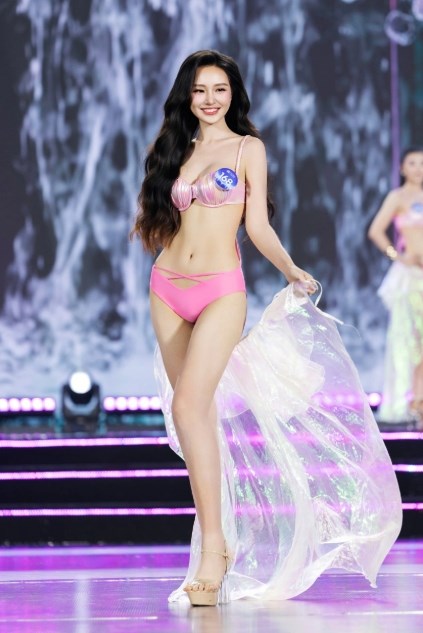 Gương mặt trái xoan và nụ cười má lúm tỏa sáng tại chung khảo - ảnh 3