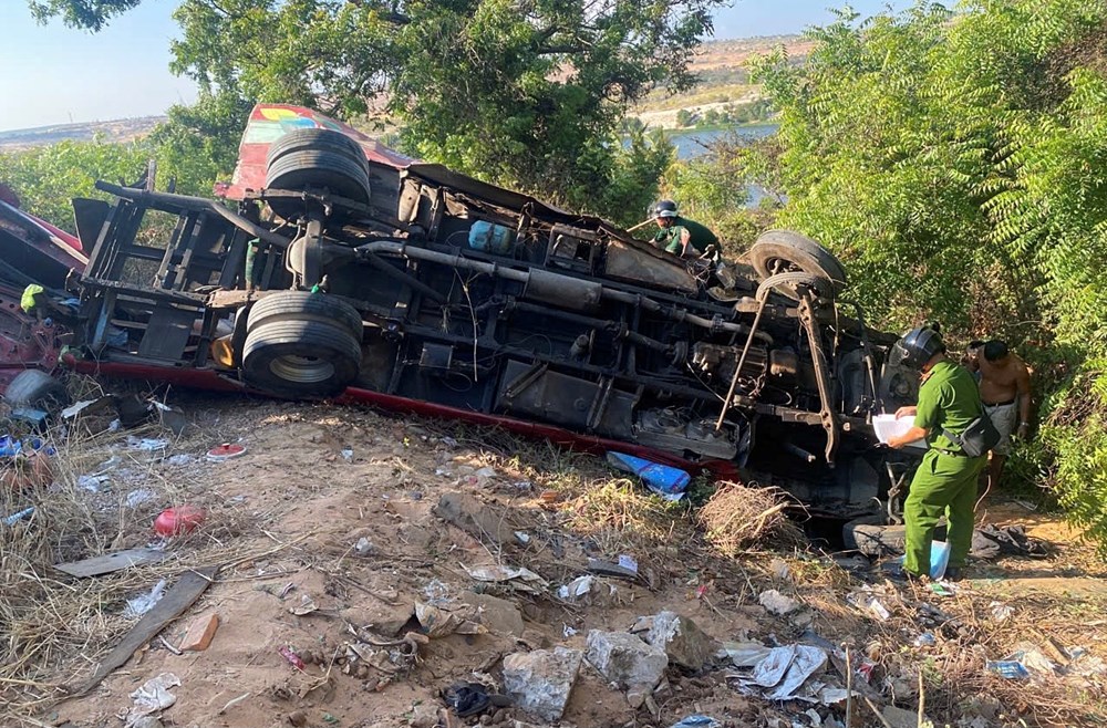 Xe khách lao xuống vực ở Lâm Đồng, 4 người thiệt mạng - ảnh 2