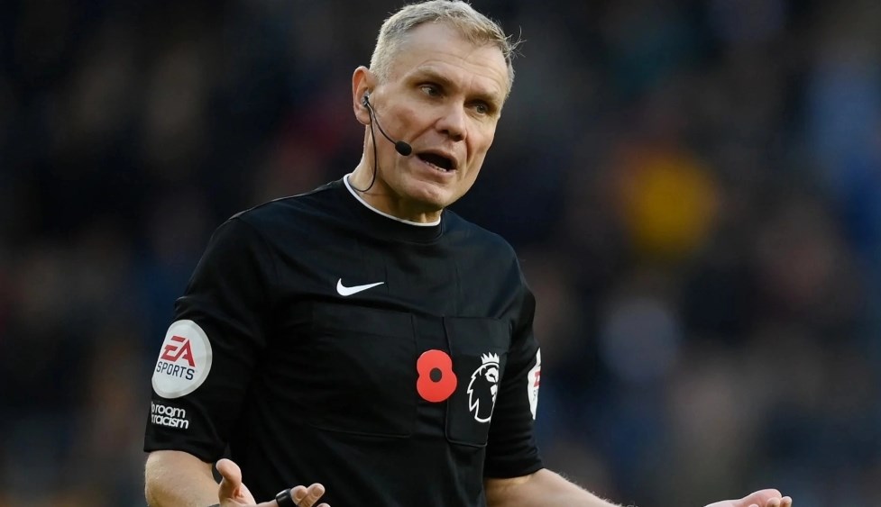 Vì sao trọng tài “ngại” VAR? 6 góc khuất nghề nghiệp - ảnh 1