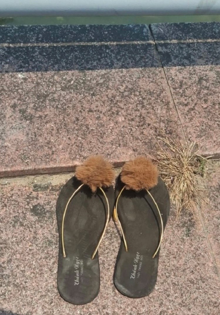 Để dép và thư tuyệt mệnh trên cầu, chiêu trò tinh vi của hai thiếu niên trộm cắp - ảnh 1