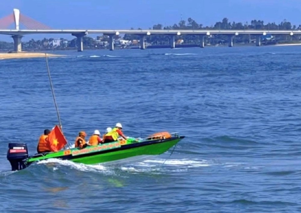 Để dép và thư tuyệt mệnh trên cầu, chiêu trò tinh vi của hai thiếu niên trộm cắp - ảnh 2