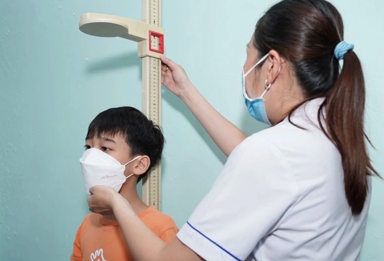Trẻ thừa cân dễ dậy thì sớm, mất cơ hội phát triển chiều cao tối đa - ảnh 1