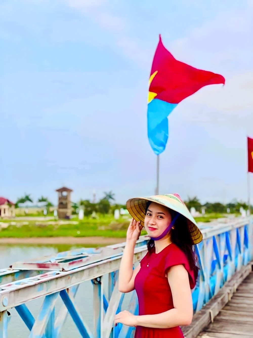 Check-in khắp nẻo đường đất nước: Cờ hoa rực rỡ từ Bắc vào Nam - ảnh 13