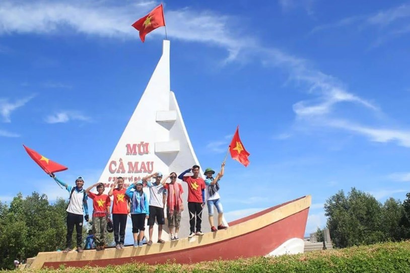 Check-in khắp nẻo đường đất nước: Cờ hoa rực rỡ từ Bắc vào Nam - ảnh 18
