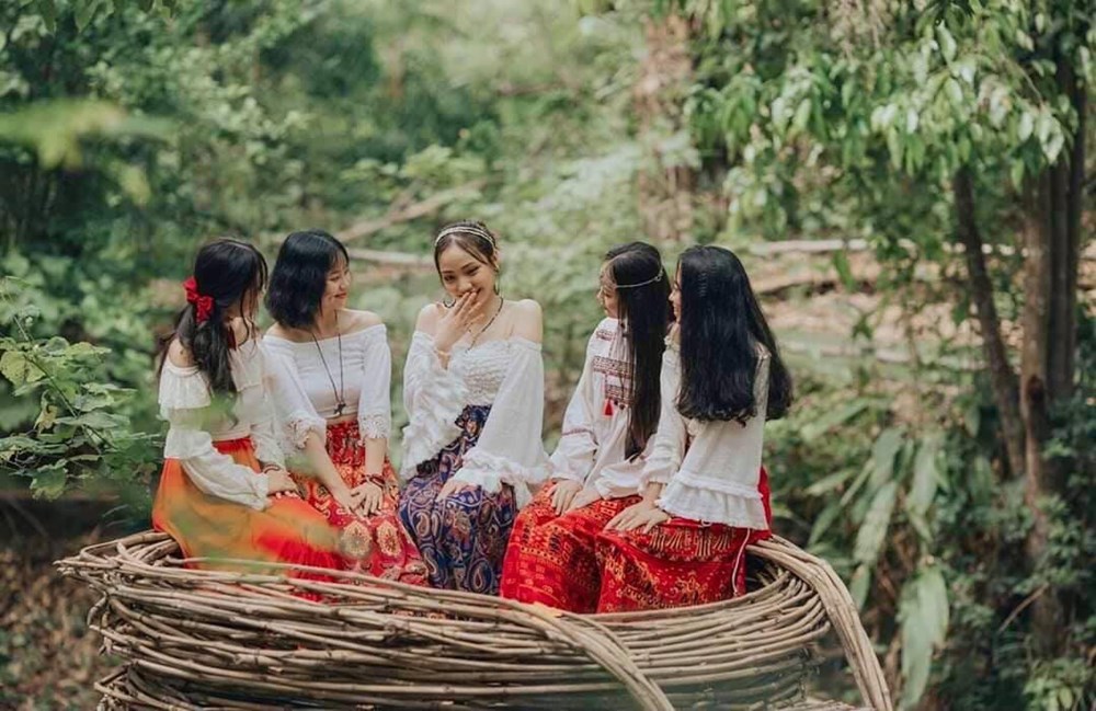 Check-in khắp nẻo đường đất nước: Cờ hoa rực rỡ từ Bắc vào Nam - ảnh 7