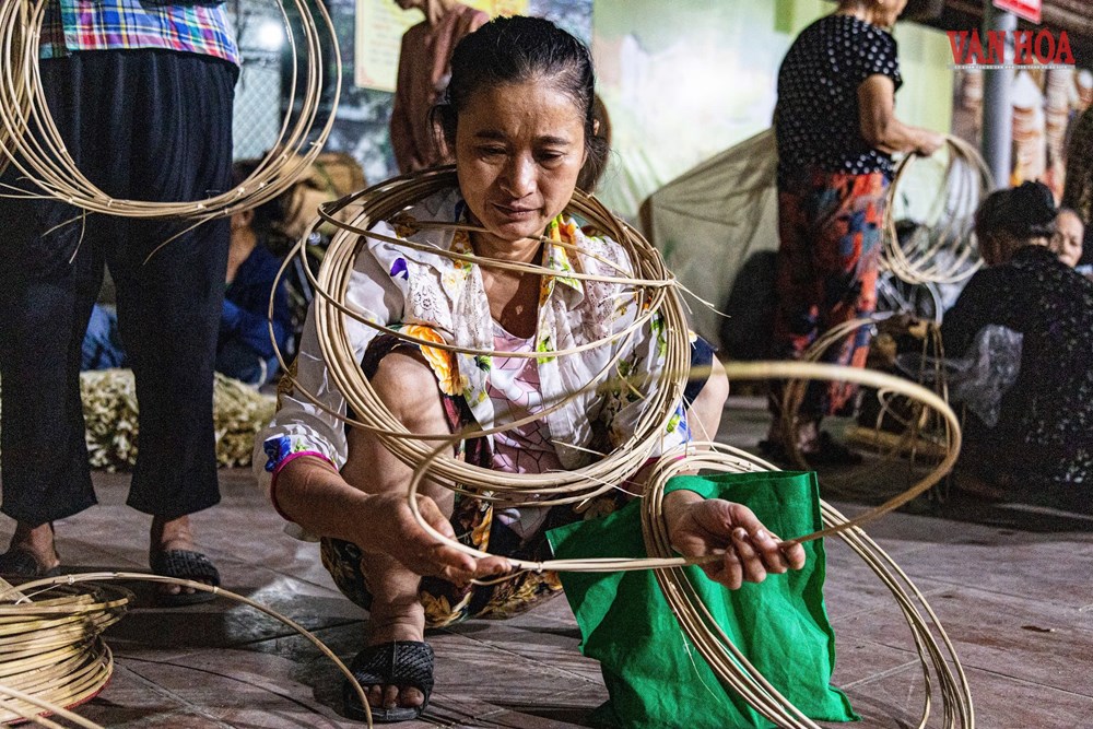 Ghé thăm phiên chợ nón làng Chuông - ảnh 7
