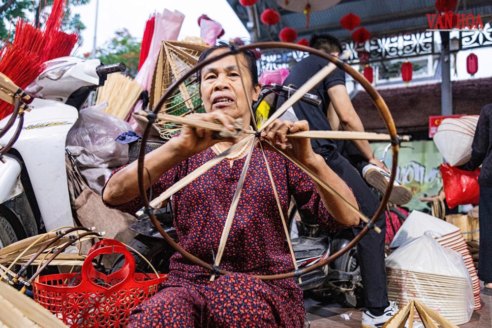 Ghé thăm phiên chợ nón làng Chuông - ảnh 8