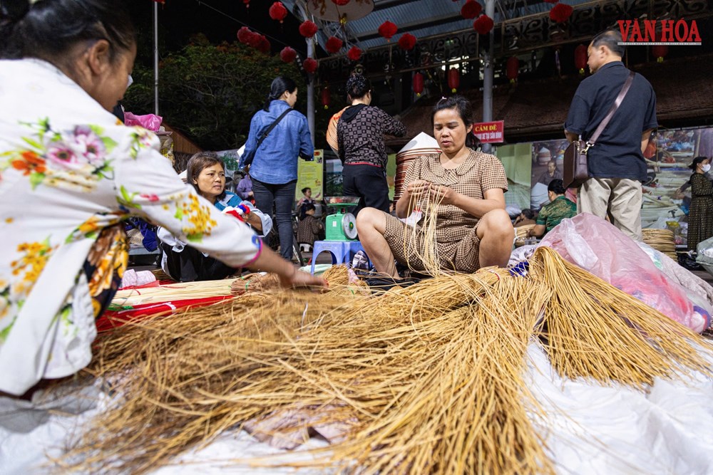 Ghé thăm phiên chợ nón làng Chuông - ảnh 9