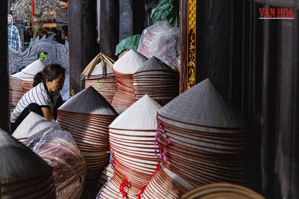 Ghé thăm phiên chợ nón làng Chuông - ảnh 13