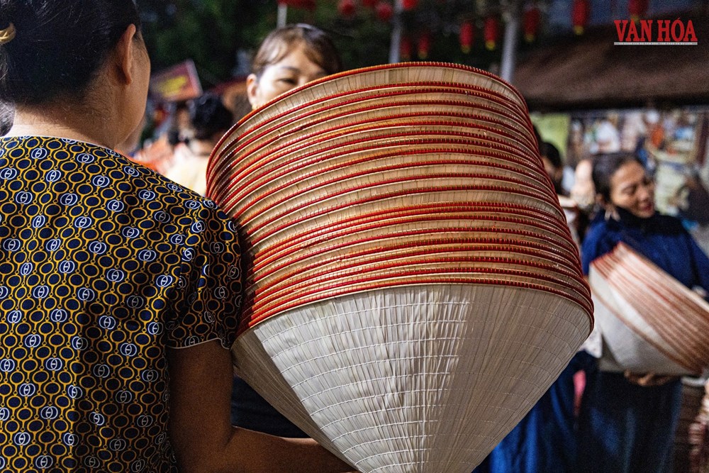 Ghé thăm phiên chợ nón làng Chuông - ảnh 14