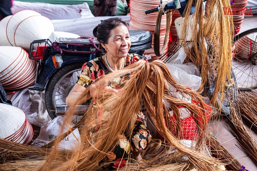 Ghé thăm phiên chợ nón làng Chuông - ảnh 16