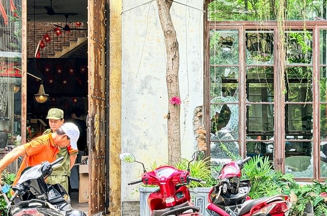 Khách nước ngoài đập phá quán cà phê giữa trung tâm Đà Nẵng - ảnh 2
