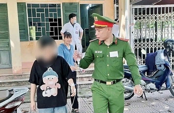 Bị rết cắn vẫn cố thi lớp 10, nữ sinh phải cấp cứu - ảnh 1