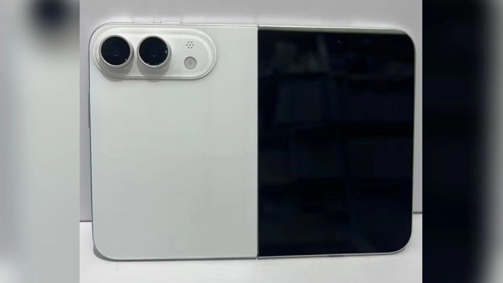 iPhone gập lộ diện: Khung titan mỏng kỷ lục, duy nhất màu trắng - ảnh 1