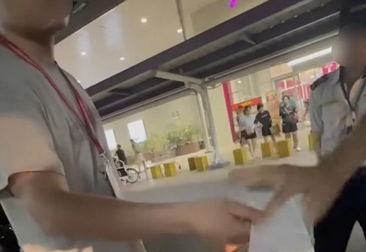 Vụ 3 mẹ con bị nghi “ăn cắp” tại Aeon Mall: Khi nào bảo vệ được phép khám xét, cưỡng chế? - ảnh 1