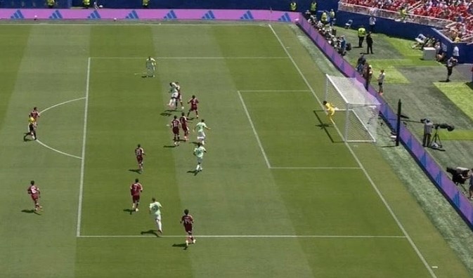 Qatar cầm hòa Thụy Sĩ: Nghi án việt vị trước quả phạt đền - ảnh 1