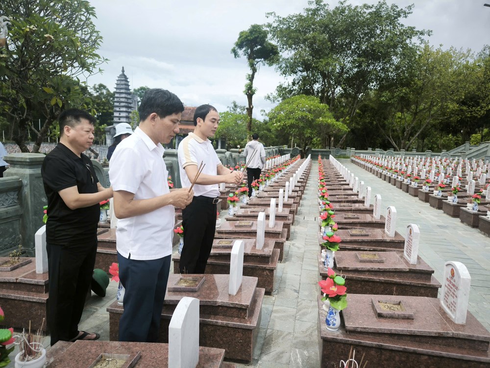 Quảng Ninh: Hành trình về nguồn - tri ân các anh hùng liệt sĩ - ảnh 2