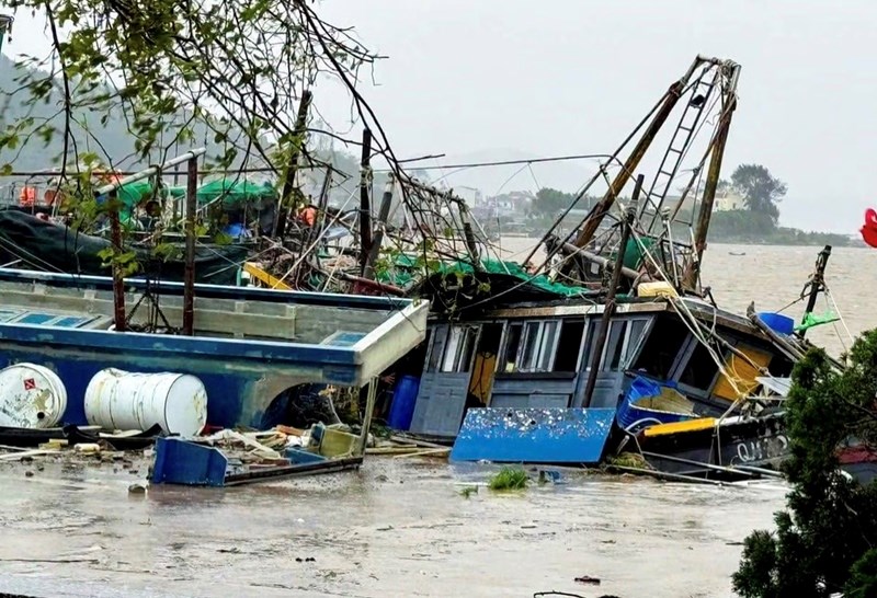 Quảng Ninh: Hơn 1.100ha nuôi trồng thuỷ sản bị ảnh hưởng, nhiều nhà dân tốc mái - ảnh 1