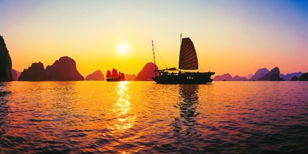 Quảng Ninh tăng cường giải pháp bảo đảm an toàn du lịch biển, đảo - ảnh 1