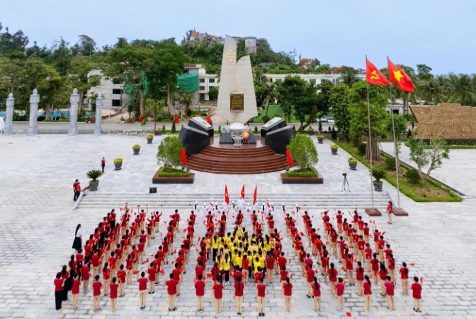 Đoàn tàu không số: Từ Bến K15 đến bản hùng ca thống nhất non sông - ảnh 1