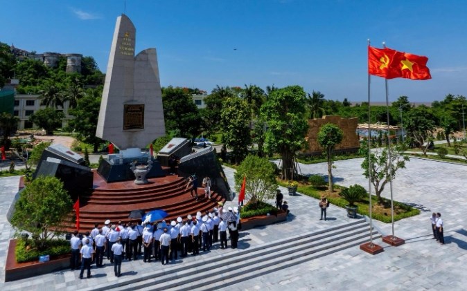 Đoàn tàu không số: Từ Bến K15 đến bản hùng ca thống nhất non sông - ảnh 2