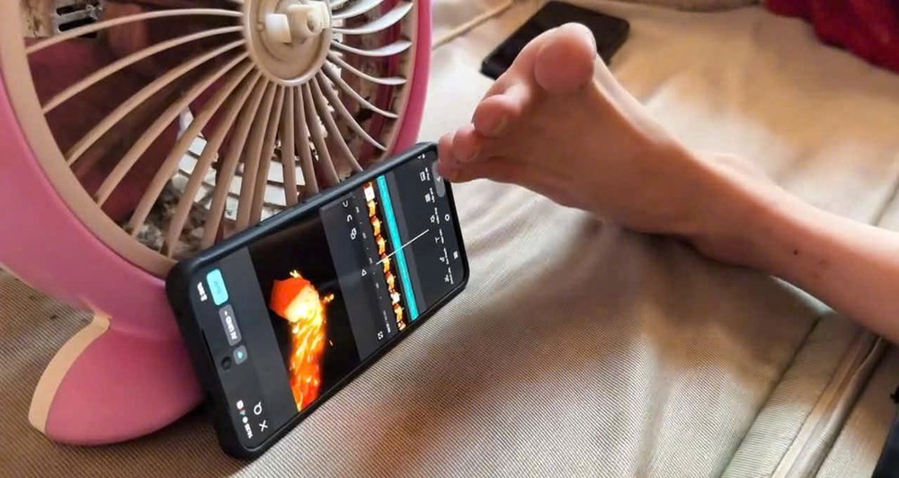 Chỉ với đôi chân, chàng trai bại não xứ Lạng làm chủ kênh TikTok 30.000 người theo dõi - ảnh 2