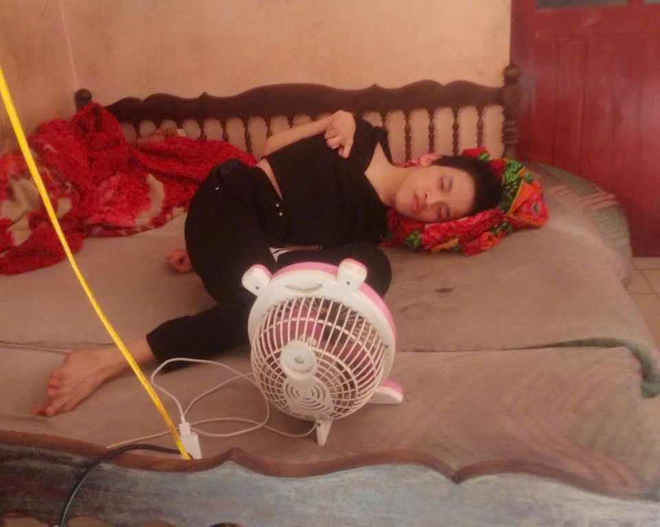 Chỉ với đôi chân, chàng trai bại não xứ Lạng làm chủ kênh TikTok 30.000 người theo dõi - ảnh 3