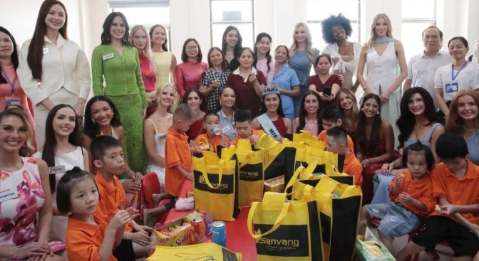 Thí sinh Miss World 2026 tặng quà tại Trung tâm Trợ giúp xã hội tỉnh Quảng Ninh - ảnh 4