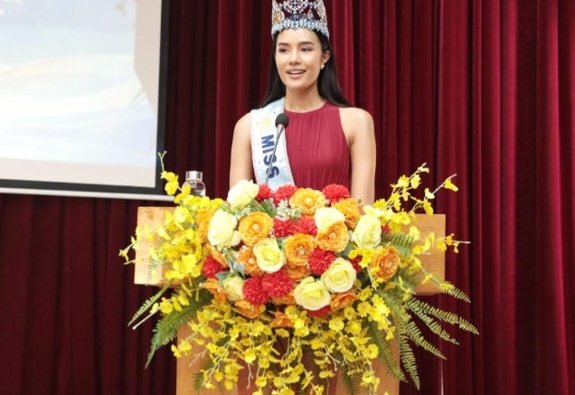 Thí sinh Miss World 2026 tặng quà tại Trung tâm Trợ giúp xã hội tỉnh Quảng Ninh - ảnh 2