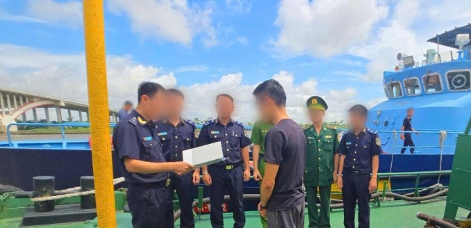 Hải Phòng: Phát hiệu tàu chở hơn 70.000 lít dầu FO không rõ nguồn gốc - ảnh 3