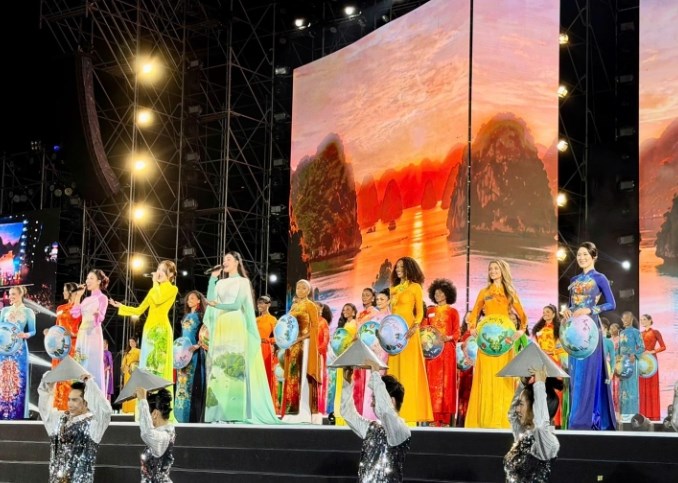 111 người đẹp Miss World mở màn hành trình tại Quảng Ninh - ảnh 2