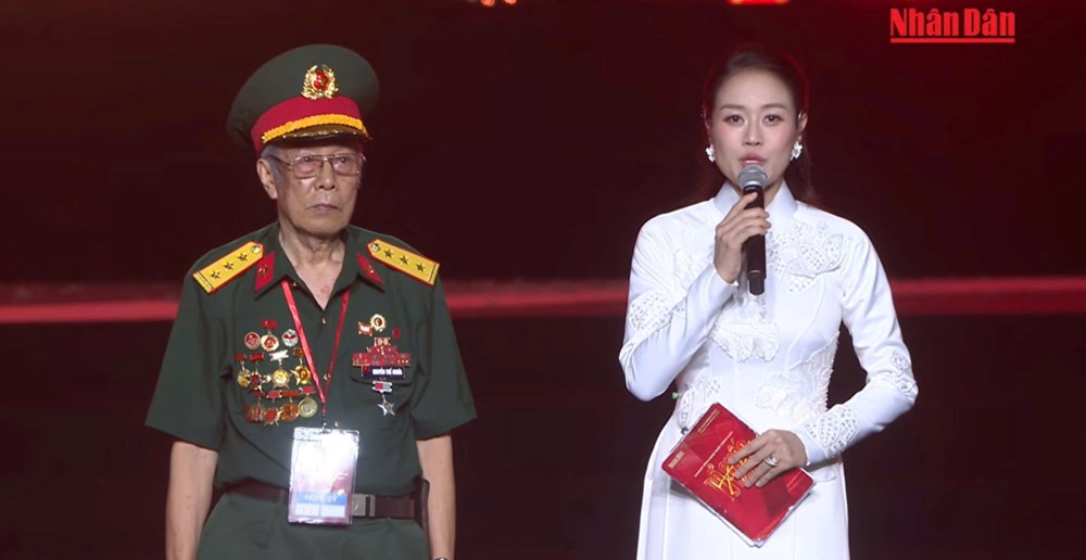 Chạm đến trái tim hàng vạn khán giả: Những khoảnh khắc đáng nhớ tại concert “Tổ quốc trong tim“ - ảnh 5
