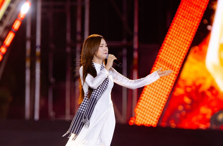 Chạm đến trái tim hàng vạn khán giả: Những khoảnh khắc đáng nhớ tại concert “Tổ quốc trong tim“ - ảnh 4