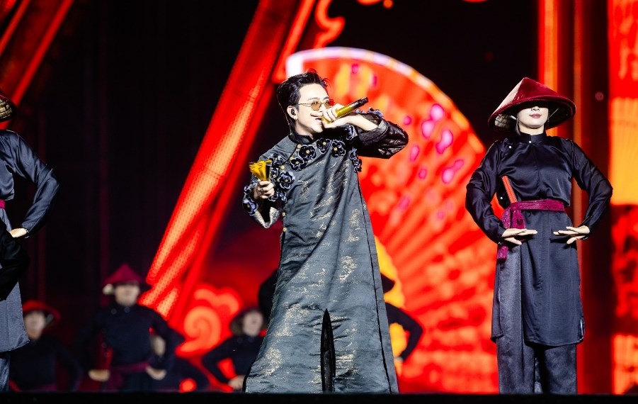 Chạm đến trái tim hàng vạn khán giả: Những khoảnh khắc đáng nhớ tại concert “Tổ quốc trong tim“ - ảnh 2