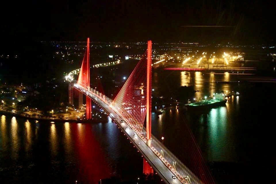 Quảng Ninh: Hơn 70 tàu trình diễn ánh sáng trên vịnh Hạ Long - ảnh 1