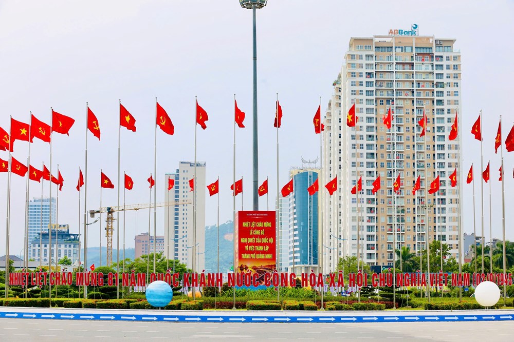 Quảng Ninh rực rỡ cờ hoa chào đón thời khắc ý nghĩa, mở ra hành trình mới - ảnh 4