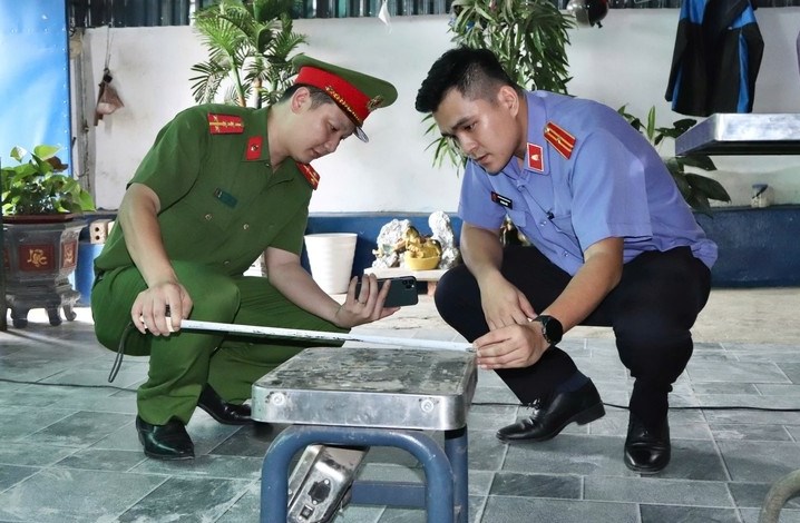 Sơn La: Người phụ nữ 66 tuổi bị khởi tố vì dùng hàn the sản xuất hàng trăm kilogam bánh cuốn - ảnh 2