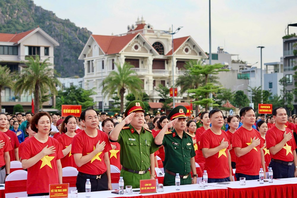 Quảng Ninh: Hơn 31.000 người tham gia chương trình “Cùng Việt Nam tiến bước” - ảnh 1