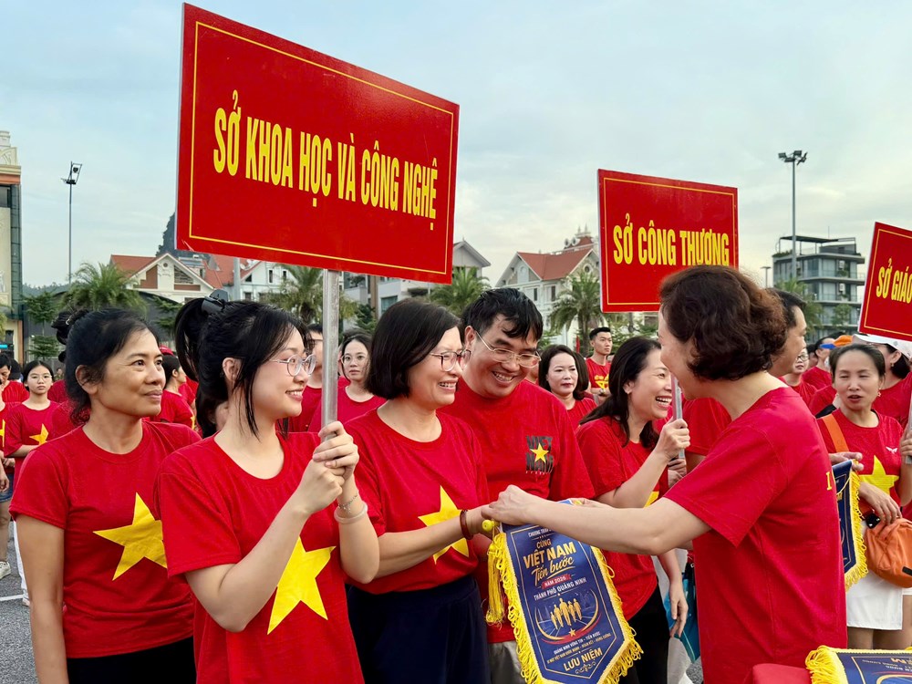 Quảng Ninh: Hơn 31.000 người tham gia chương trình “Cùng Việt Nam tiến bước” - ảnh 2