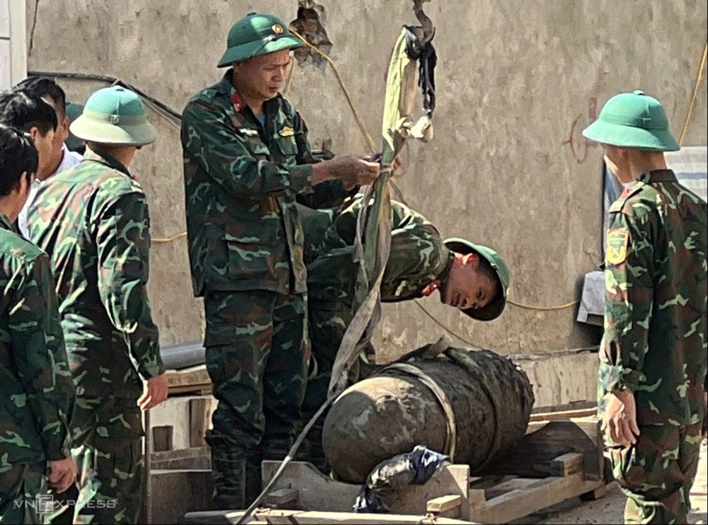 Hải Phòng: Di dời quả bom nặng 300kg ra khỏi khu dân cư  - ảnh 1