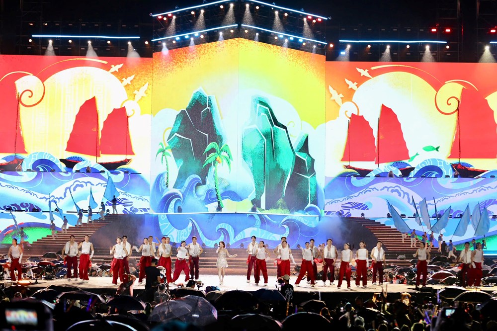 Quảng Ninh đón gần 17,1 triệu lượt khách du lịch trong 8 tháng năm 2026 - ảnh 2