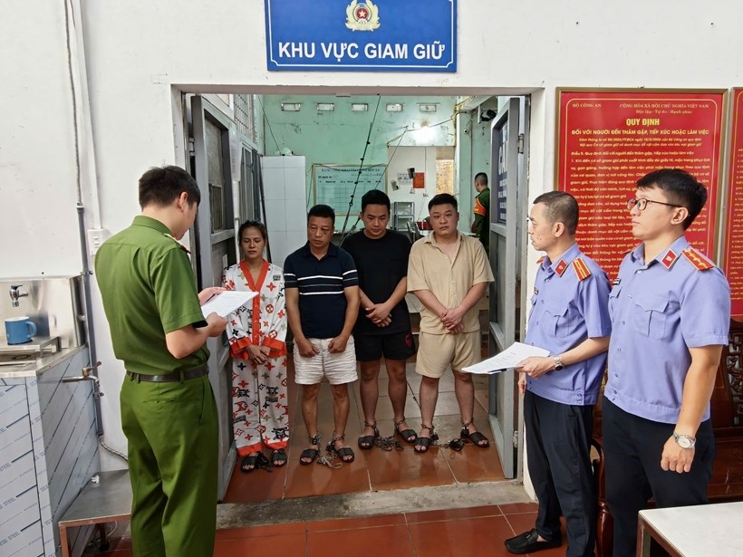 Khởi tố 6 bị can vụ hành hung tài xế taxi ở Quảng Ninh - ảnh 1