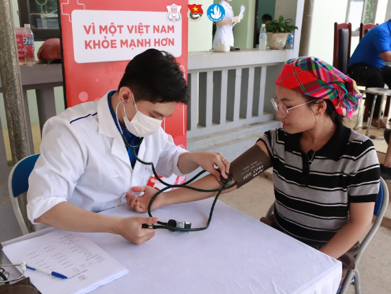 Lai Châu: Hơn 1.500 người dân, phụ nữ và học sinh được khám, tư vấn sức khỏe - ảnh 2