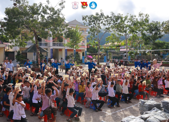 Lai Châu: Hơn 1.500 người dân, phụ nữ và học sinh được khám, tư vấn sức khỏe - ảnh 1